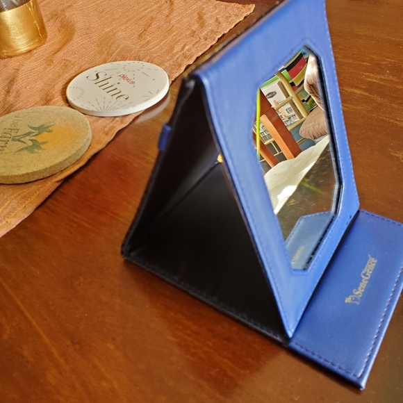 SeneGence blue alligator easel travel mirror with bow - Picture 4 of 6